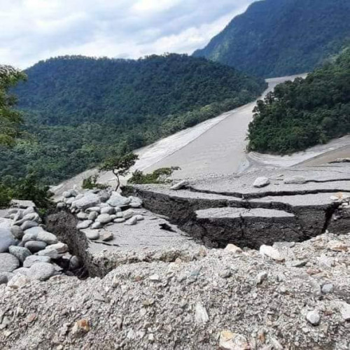 Condition of NH10 Road Between Rambi and Kalijhora in Kalimpong, West Bengal Condition of NH10 Road Between Rambi and Kalijhora in Kalimpong, West Bengal